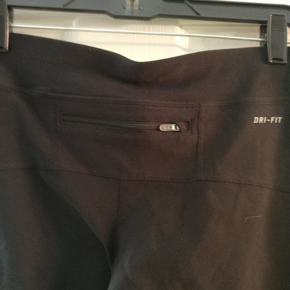 🏃♀️NIKE DRI FIT WORKOUT CAPRI - Picture 3 of 4